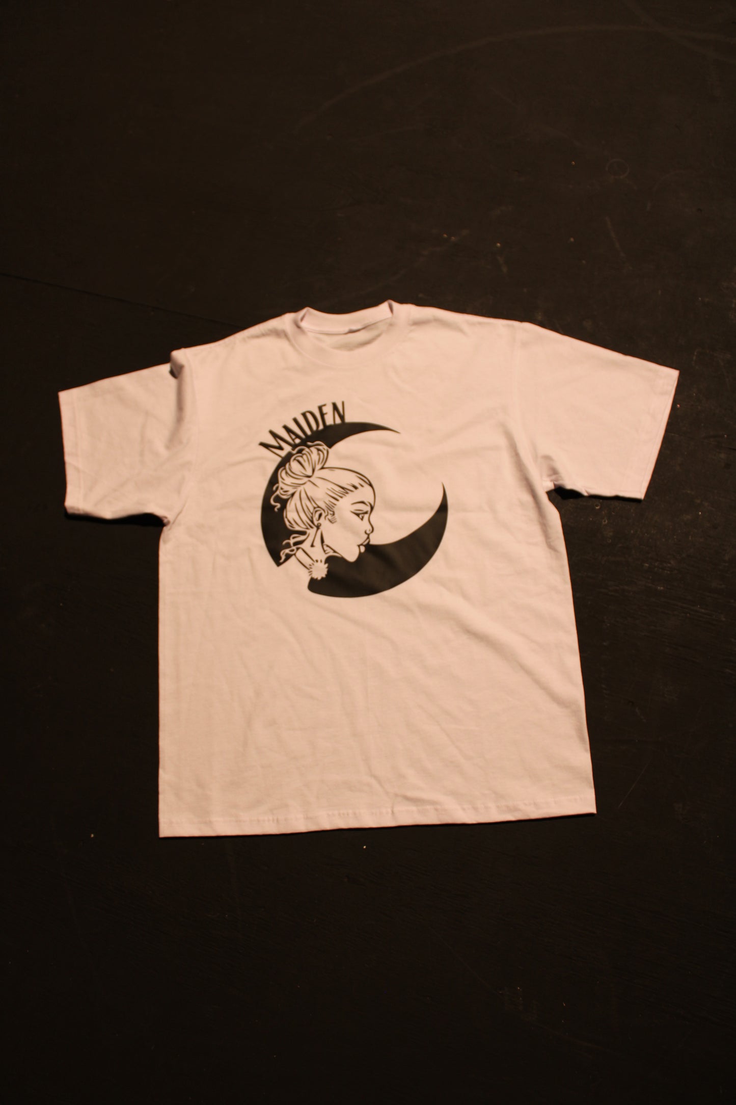 "Lady on the moon" heavyweight unisex tee